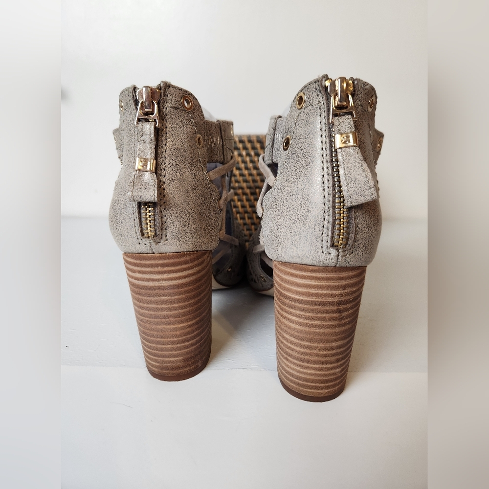 Latigo Leather Saelena Handcrafted Gold Grommet Zip Back Peep-Toe Block Heel - Picture 9 of 14